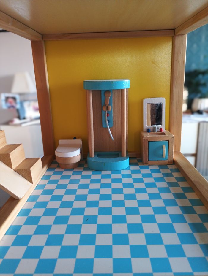 Maison en bois avec accessoires - photo numéro 2