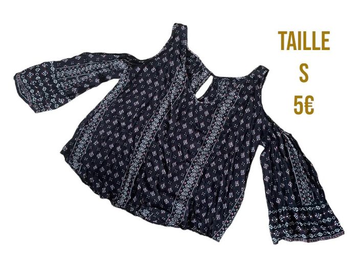 Blouse noire manches larges épaules découvertes à motifs Bershka taille S tres bon état