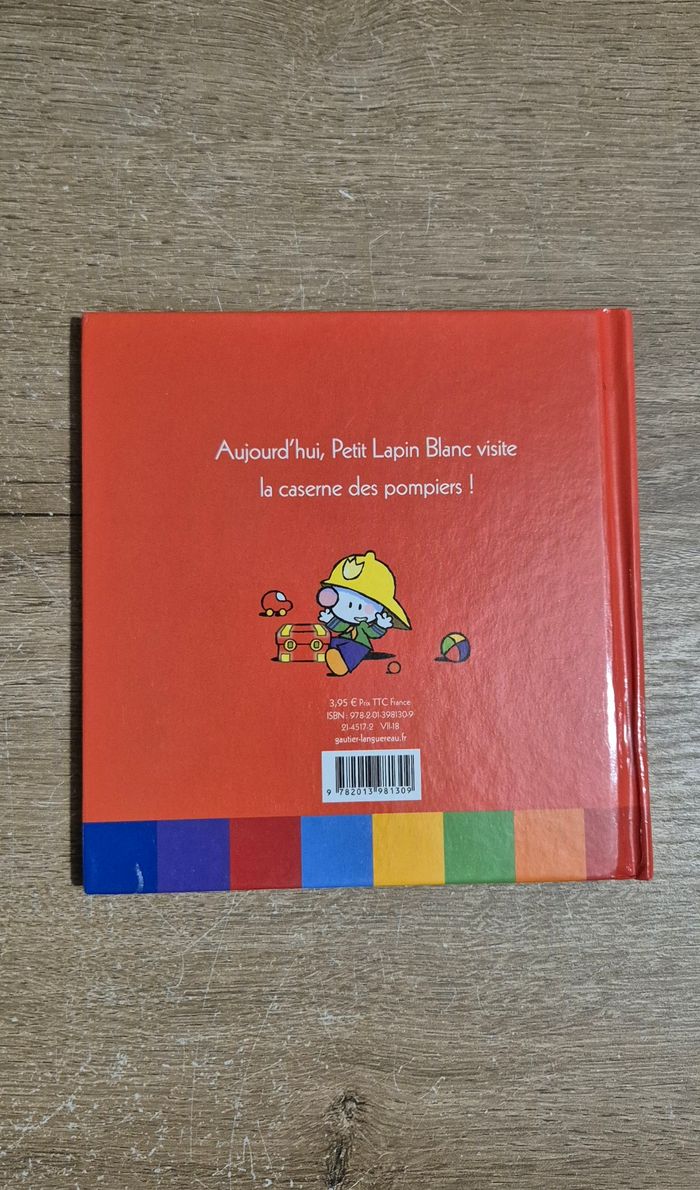 Petit Lapin Blanc chez les pompiers - photo numéro 6