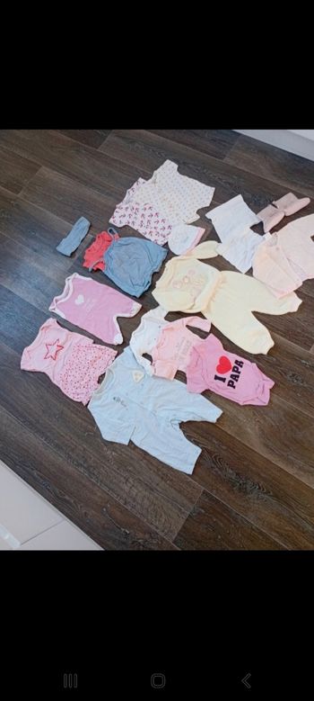 Lot de bebe fille 0/1 mois  ( 19 pieces)