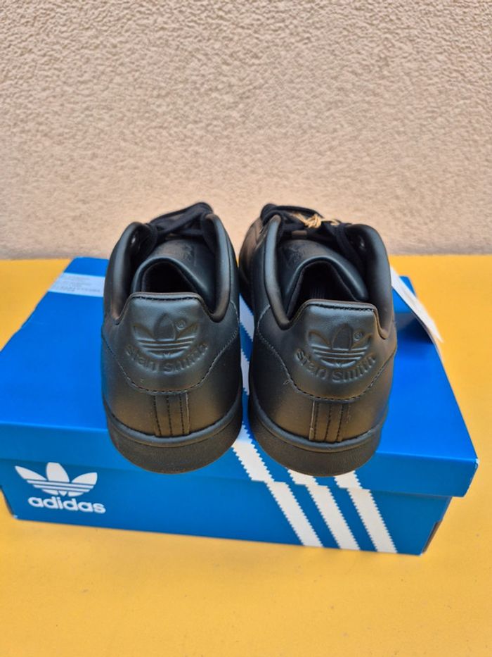 Adidas Stan Smith noir pointure 38 2/3 - photo numéro 4