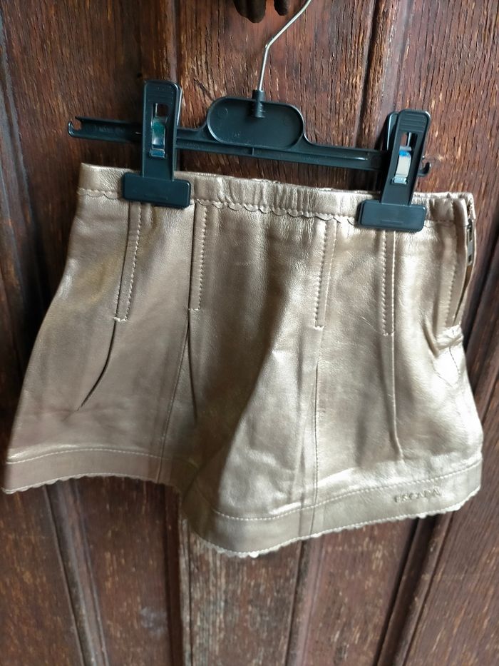 Très belle jupe cuir Escada 4 ans