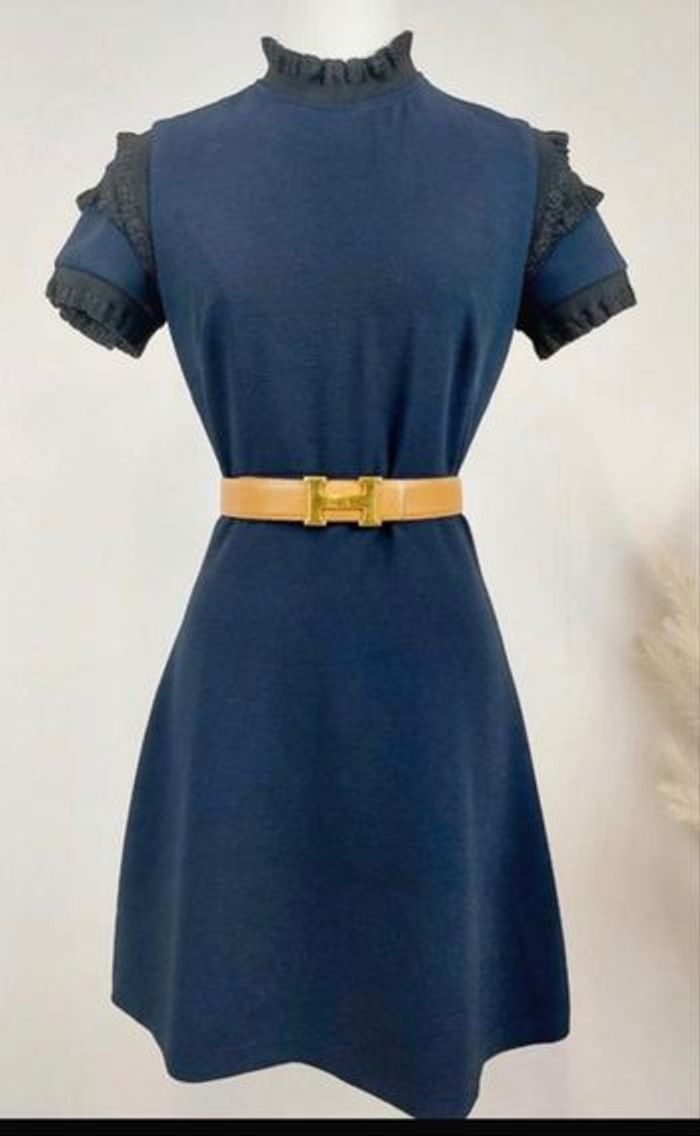 Robe col à dentelles