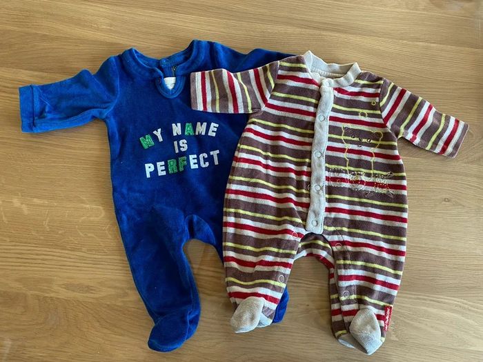 2 pyjamas velours  taille naissance