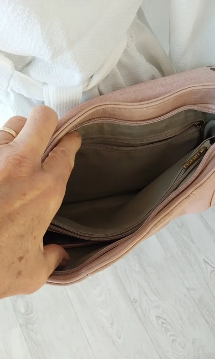 Sac rose bandoulière en parfait état, comme neuf 👍 - photo numéro 8