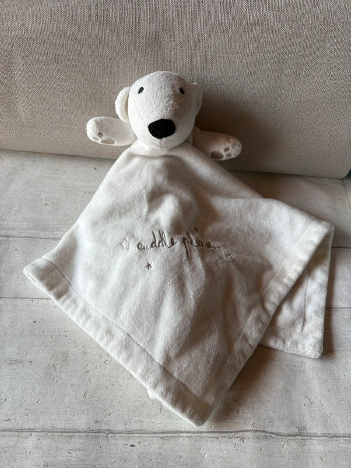 Early days Doudou plat ours 🐻 blanc cuddle please
