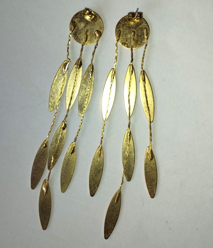 Boucles d'oreilles pendantes dorées - photo numéro 4