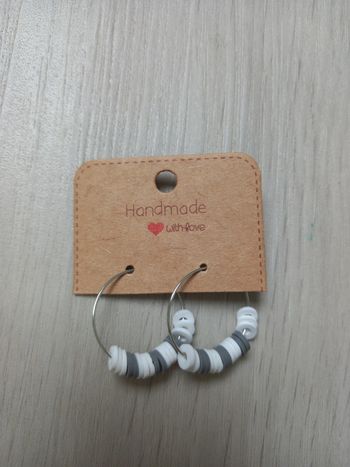 Boucles d'oreilles annaux gris-blanc neuf fait main