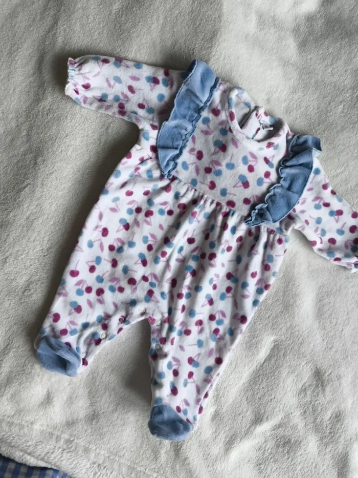 Pyjama 1 mois - photo numéro 2