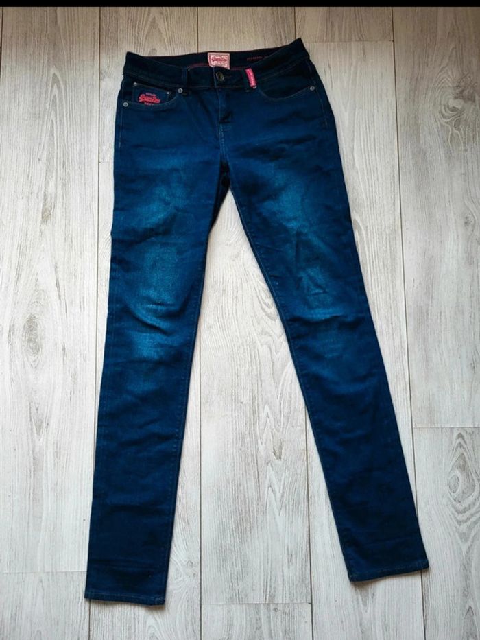 Jean Femme Superdry Vintage Standard Skinny - Bleu Foncé - Détail Rose - Style Casual Authentique