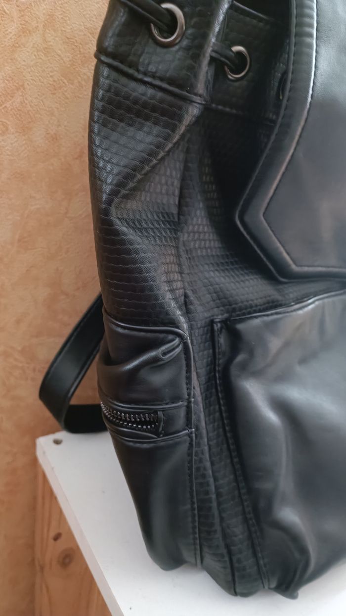 Sac a dos noir - photo numéro 3