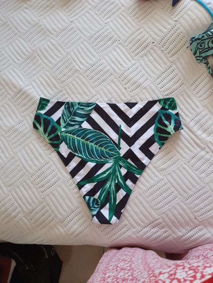 Bas de maillot jamais porté - photo numéro 2
