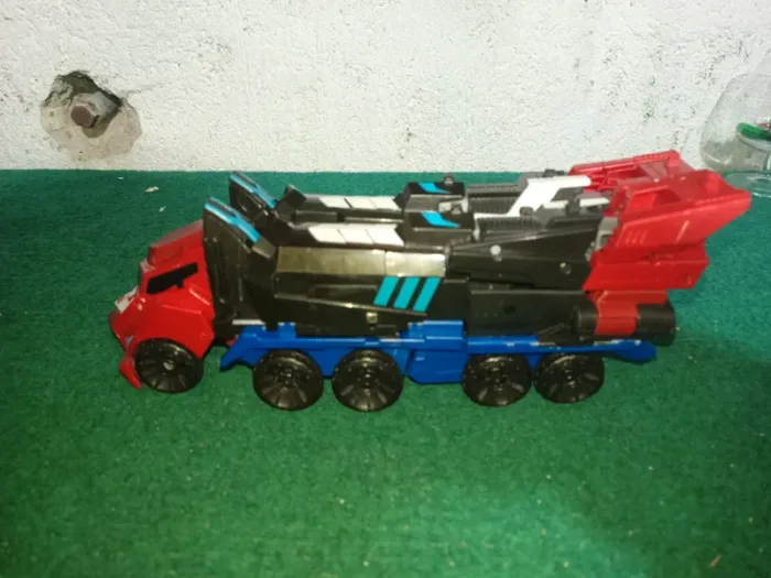 Camion transformers " Optimus Prime " hasbro 2015 - photo numéro 4