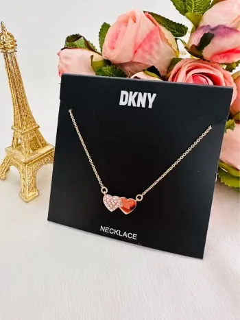 Collier DKNY doré double cœur strass – authentique, raffiné, neuf
