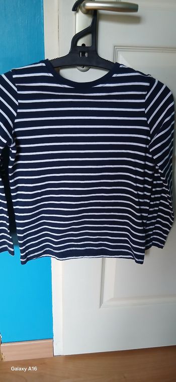 Tee-shirt manches longues enfant Je vends ce tee-shirt manches longues pour enfant de la marque Inextenso, de couleur marine et turquoise.
- Type de produit : Tee-shirt manches longues
- Univers : Enfant
- Taille : 10 ans / 140 cm
- Couleur : Marine 
- Ca