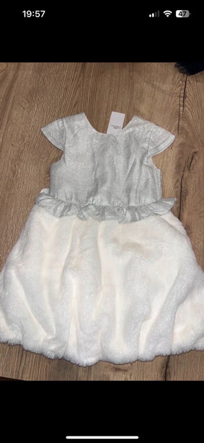 Robe dream neuve avec étiquette fourrure et argenté idéal fête de fin d’année magnifique porte - photo numéro 8