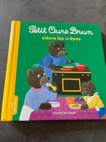 Livre petit ours brun adore les crêpes