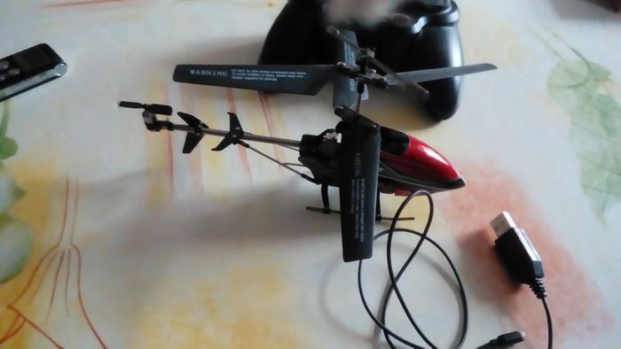 Hélicoptère UDI R / C U 820 - photo numéro 2