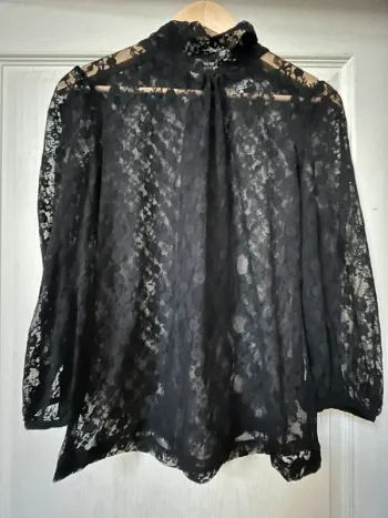 Top dentelle noir Élite / très bon état / 40 .