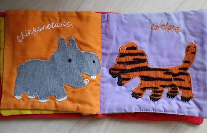 Livre sensoriel mes bébés animaux - photo numéro 2