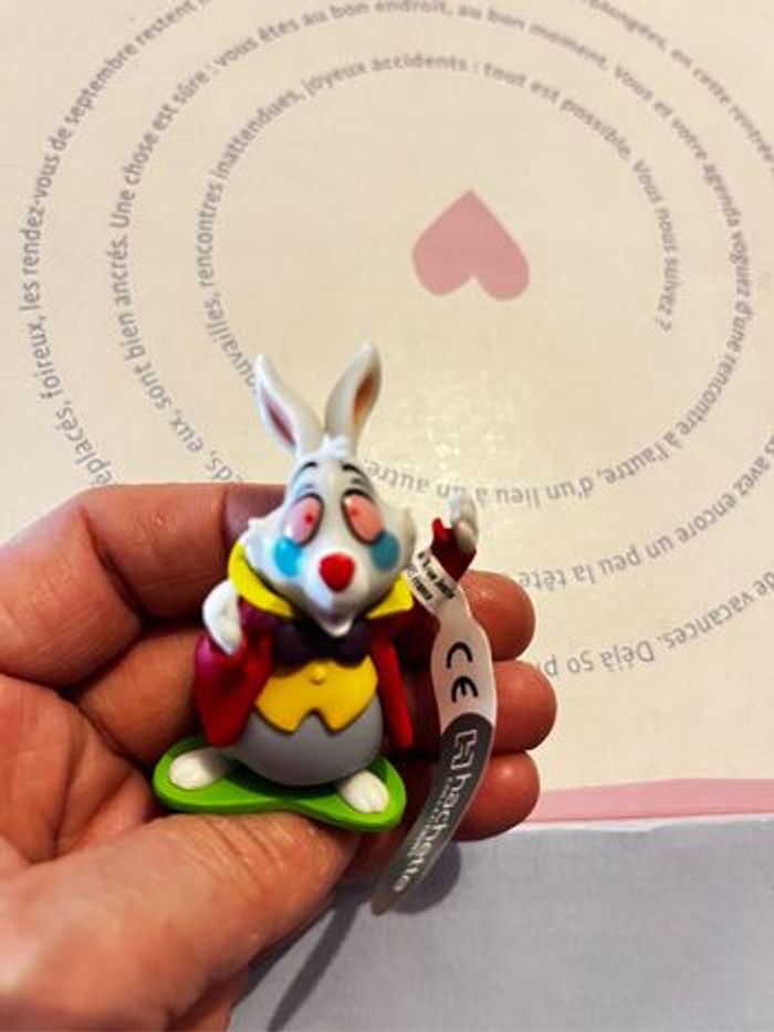 Livre collector Disney : Alice aux pays des merveilles , inclus la figurine - photo numéro 5