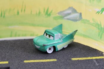 Disney Pixar cars mini racer Flo