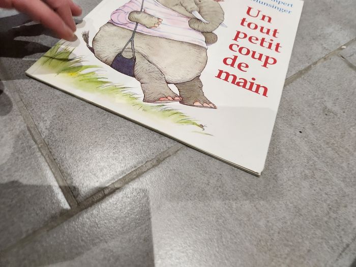 Livre souple enfant : un tout petit coup de main - photo numéro 3