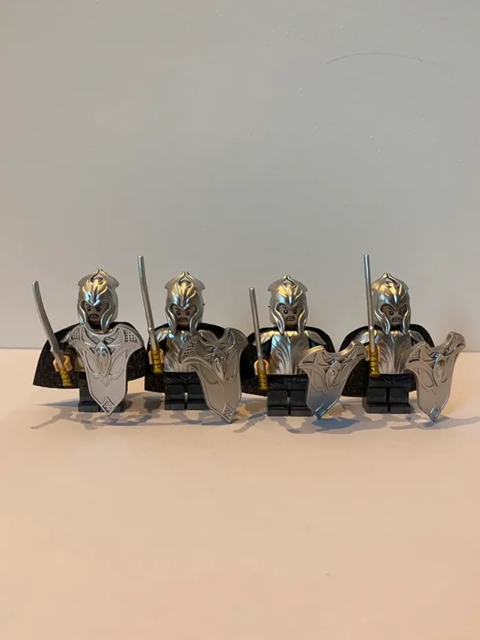 Figurine type lego 4soldats elfes. le seigneur des anneaux/hobbit