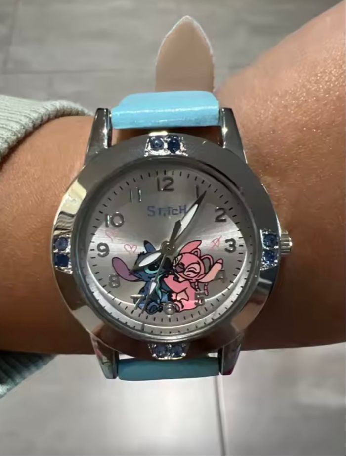 Montre bleu avec cadran argenté Stitch avec une  boîte cadeau Neuve - photo numéro 6