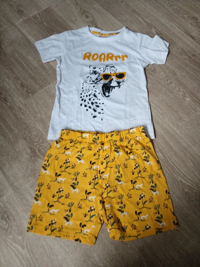 Ensemble neuf tee shirt et short 8 ans garçon