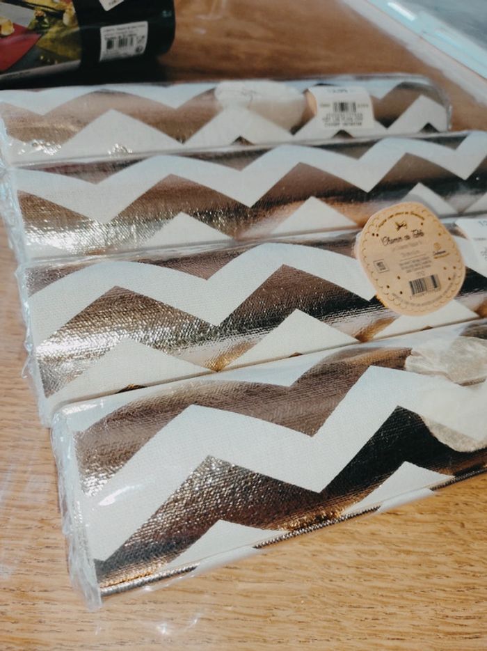 Lot chemins de table chevrons doré