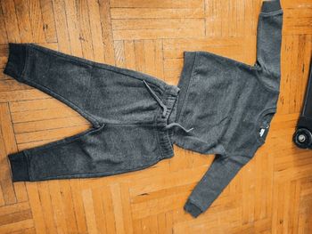 Ensemble gris taille 12 mois