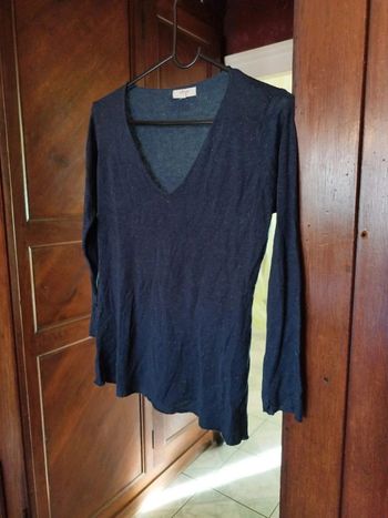 Pull gris col v pailleté papillon au dos S/M