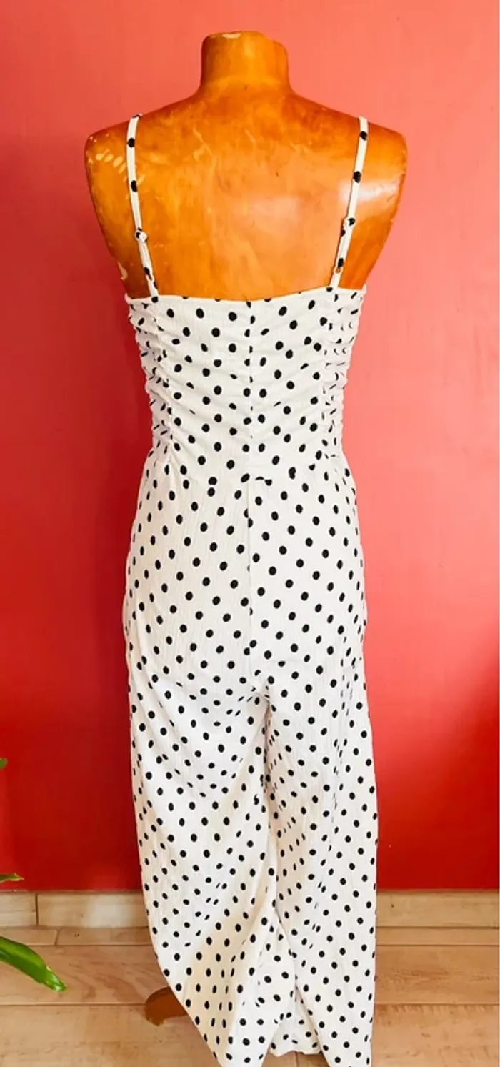 Jolie combinaison blanche à pois noirs - photo numéro 3