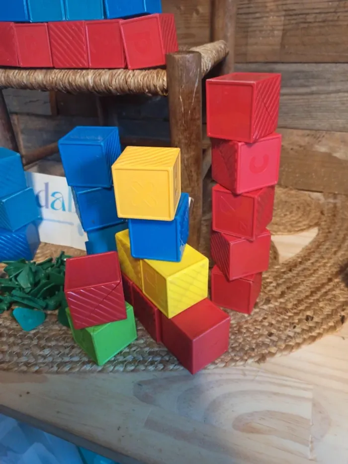 Jouets combi cubes Cubes tupperware vintage animaux tbe - photo numéro 2