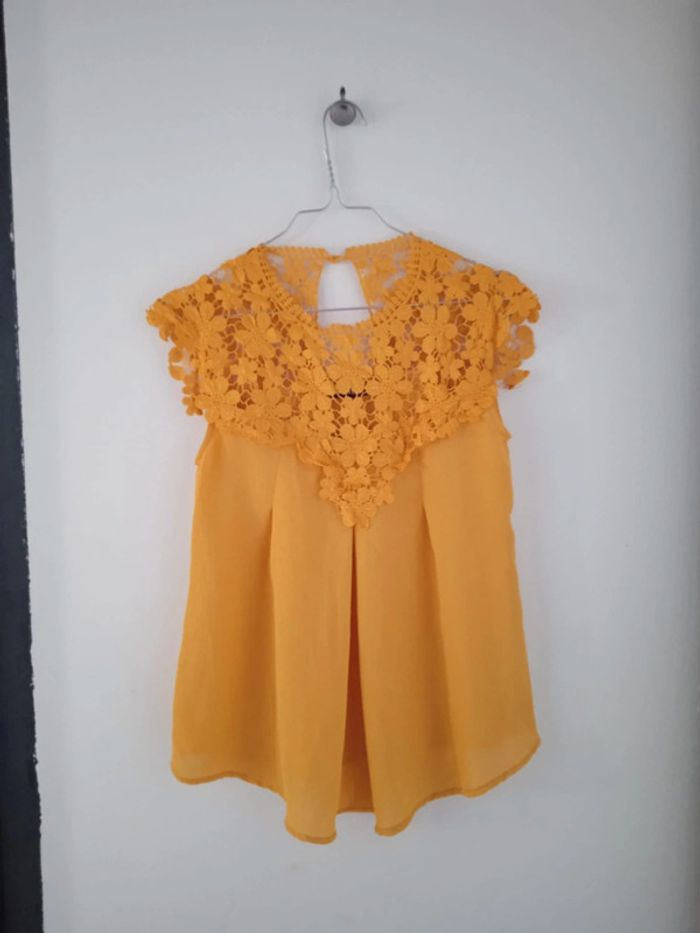 Blouse jaune dentelée, en taille XS