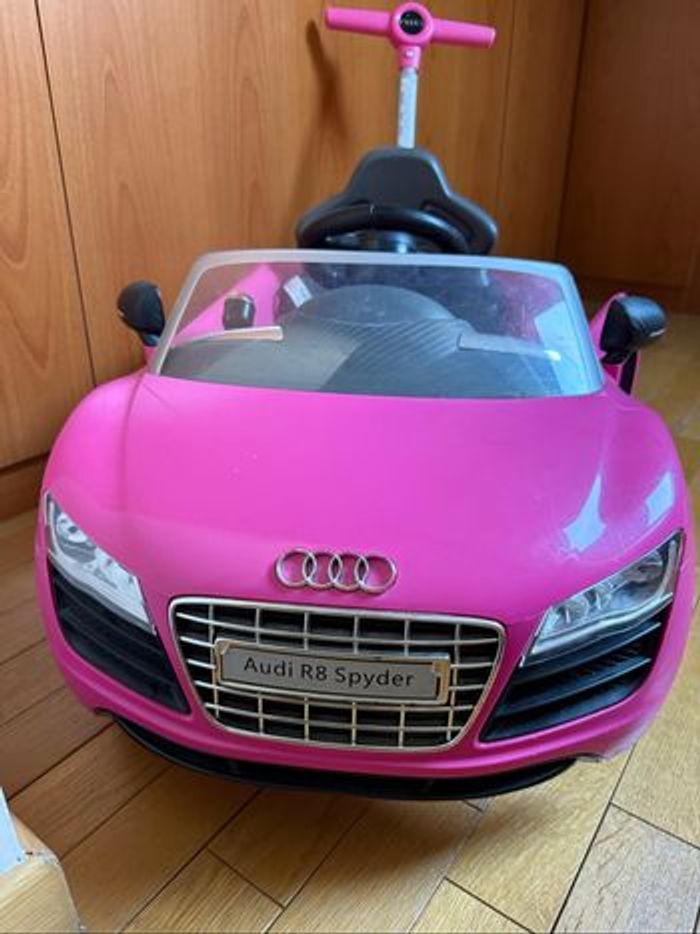 Voiture Audi rose - photo numéro 8