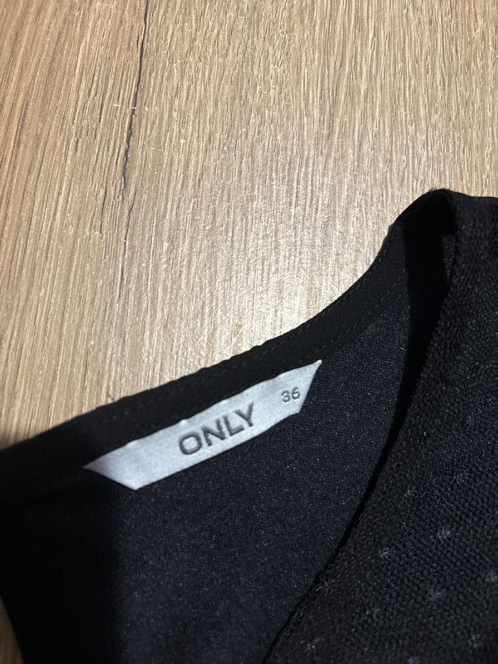 Jolie robe noire - photo numéro 2