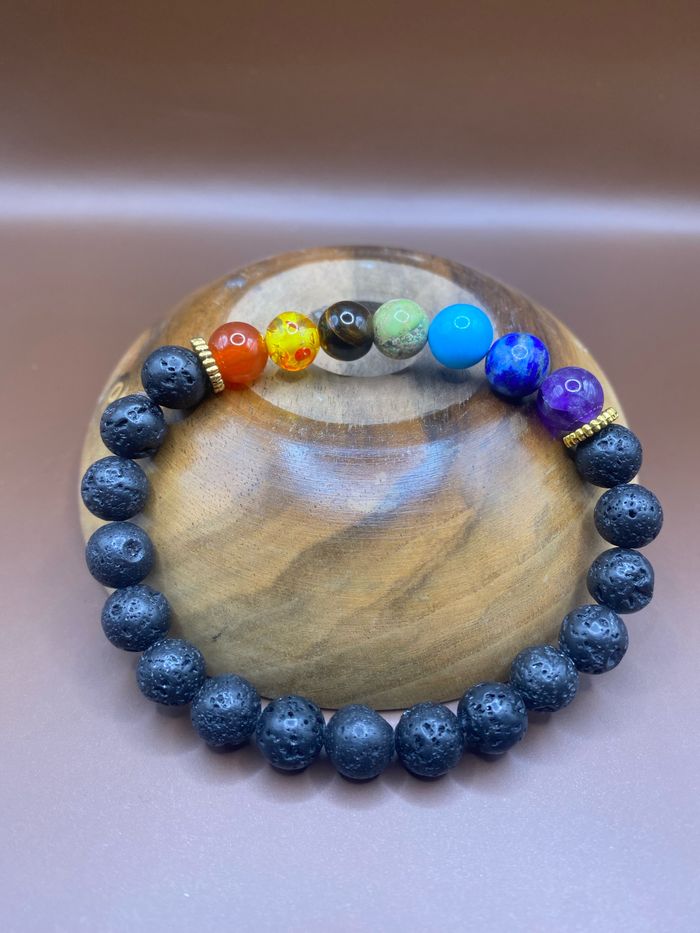 Bracelet 7 chakras neuf dans sa boîte à bijoux