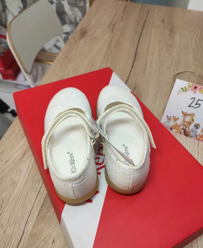 Sandales chaussures ballerines cuir kickers 25 neuves - photo numéro 4