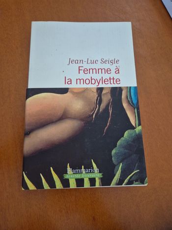 Livre femme à la mobylette