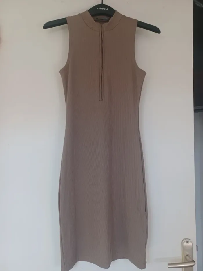 Robe moulante courte - photo numéro 2