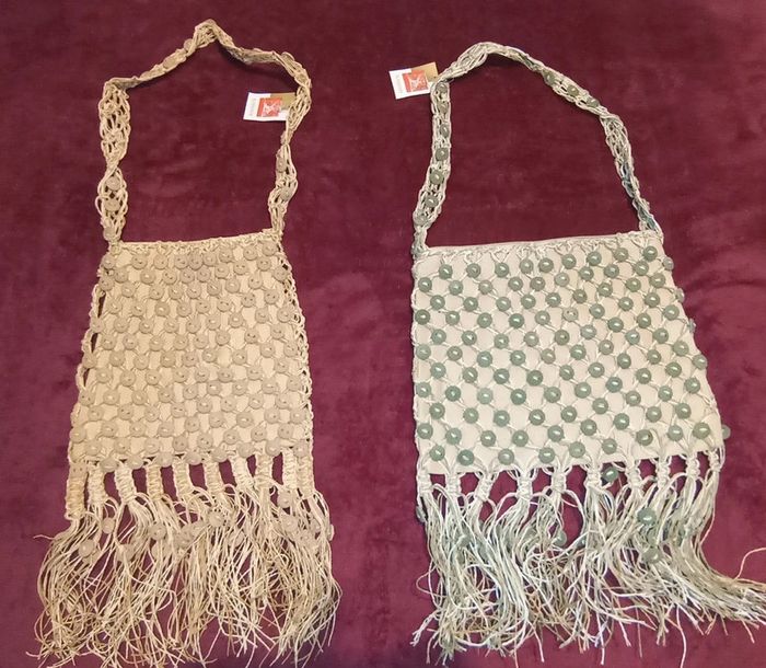 Deux magnifiques sacs a bandoulière avec boutons franges Neufs Giada