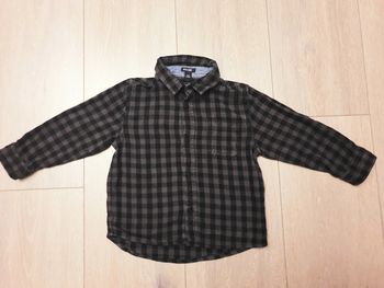 Chemise a carreaux. Garçon 24 mois. Marque Kiabi
