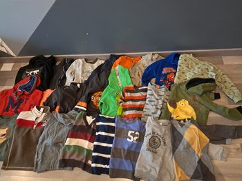 Gros lot de pull garçon taille 6 ans 