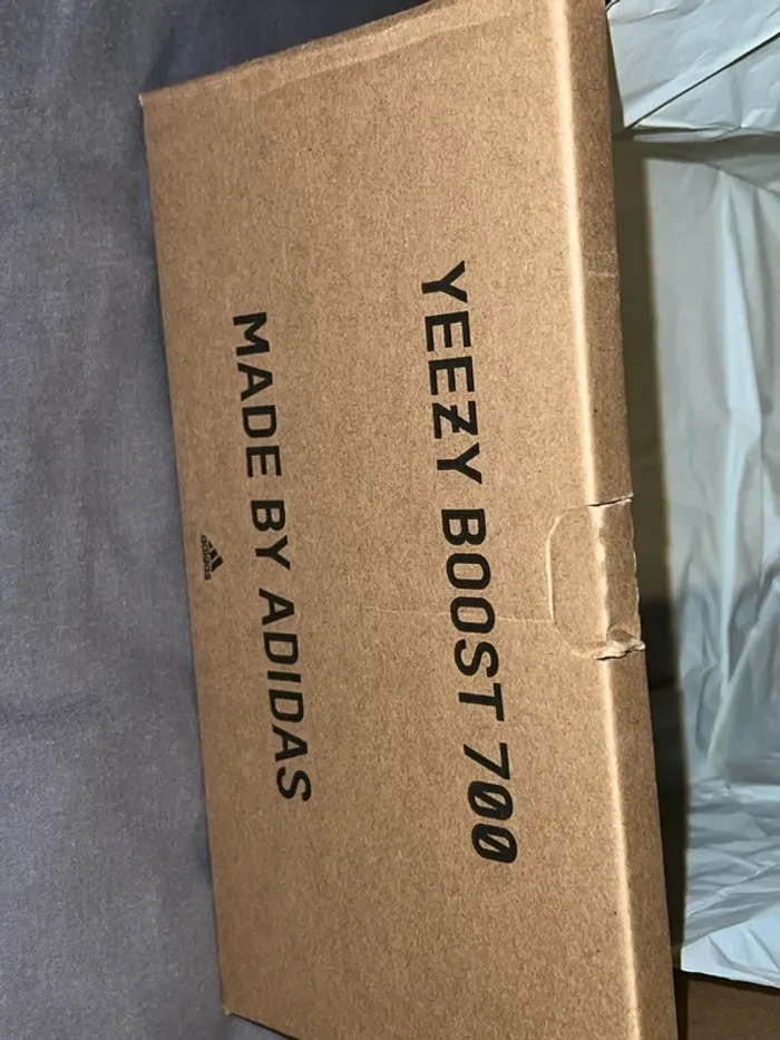 Basket Adidas yessy boost 700 authentique édition limitée rare - photo numéro 6