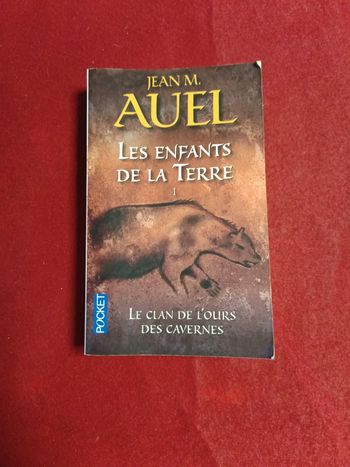 Les enfants de la Terre tome 1 " Le clan de l'ours des cavernes " Jean M. Auel
