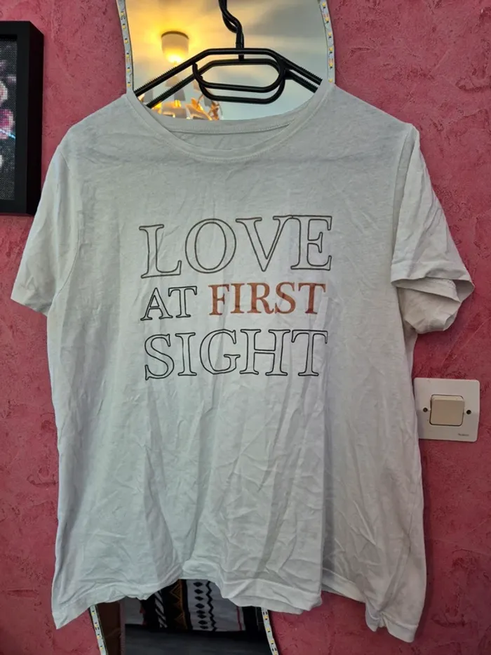 T-shirt blanc à motif