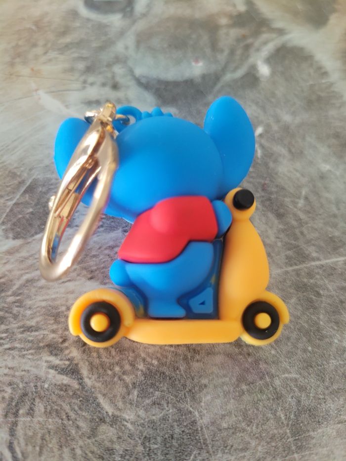 Porte clé stitch Disney neuf - photo numéro 3