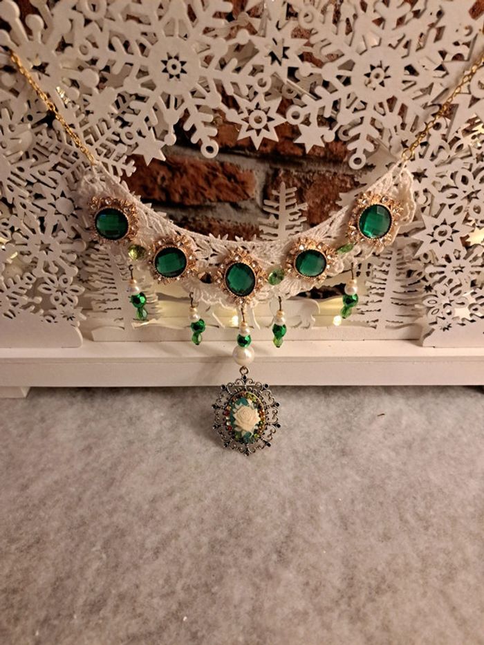 Collier magnifique strass vert dentelle et pendentif camé - photo numéro 6